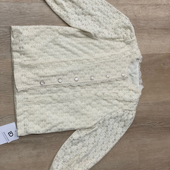 Ivory Lace Button-up blouse - Picture 4 of 5